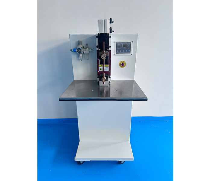 Capacitive energy storage spot welding machine